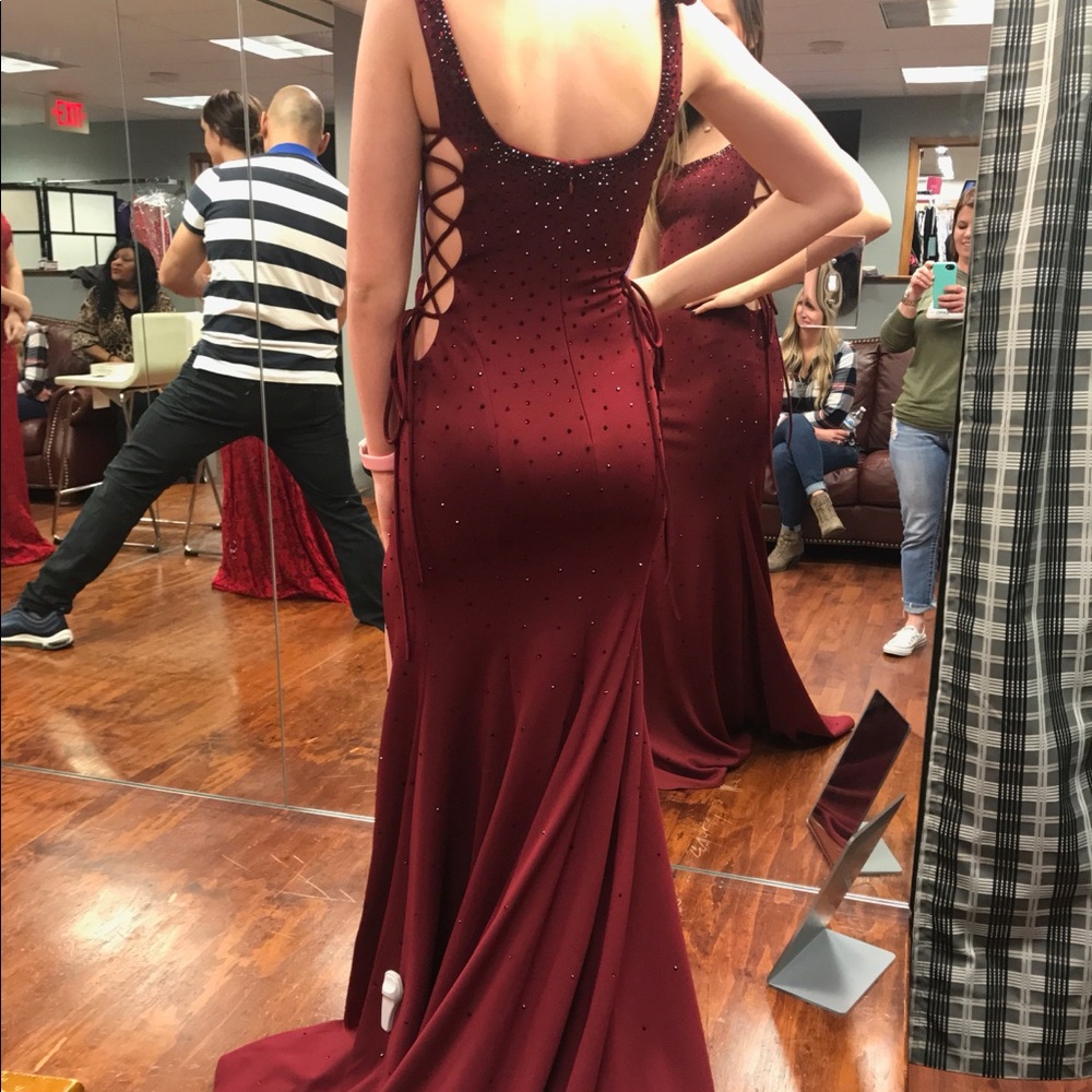 Size 2 maroon Jovani prom dress! - Picture 2 of 6